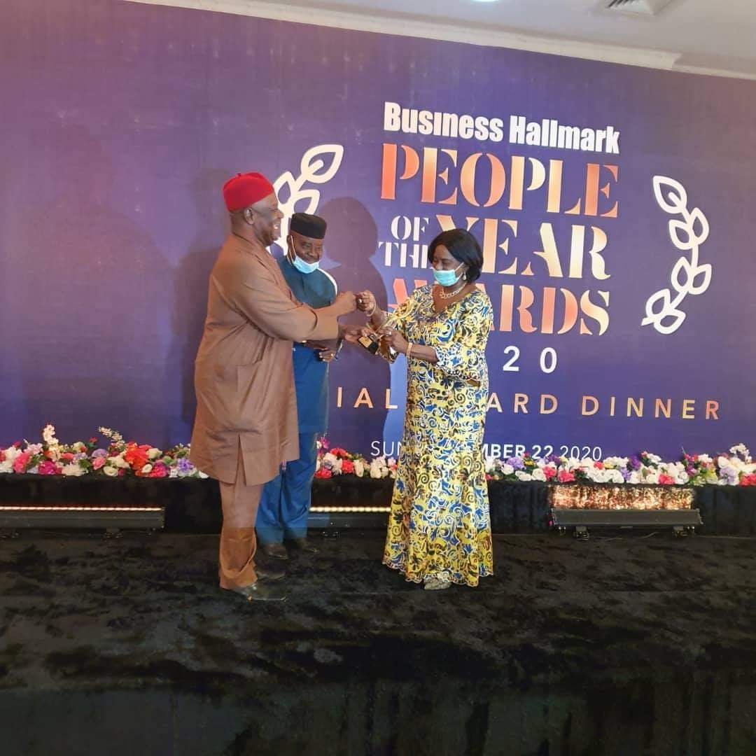 Anyim Presenting award to Rivers Deputy governor