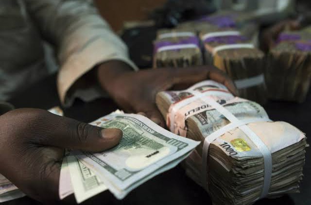 Naira falls to N730/$ at open market, a new record low