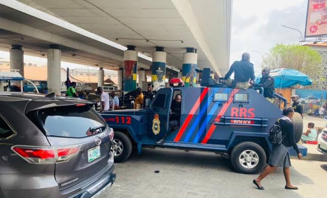 Police take over Obalende after touts clash