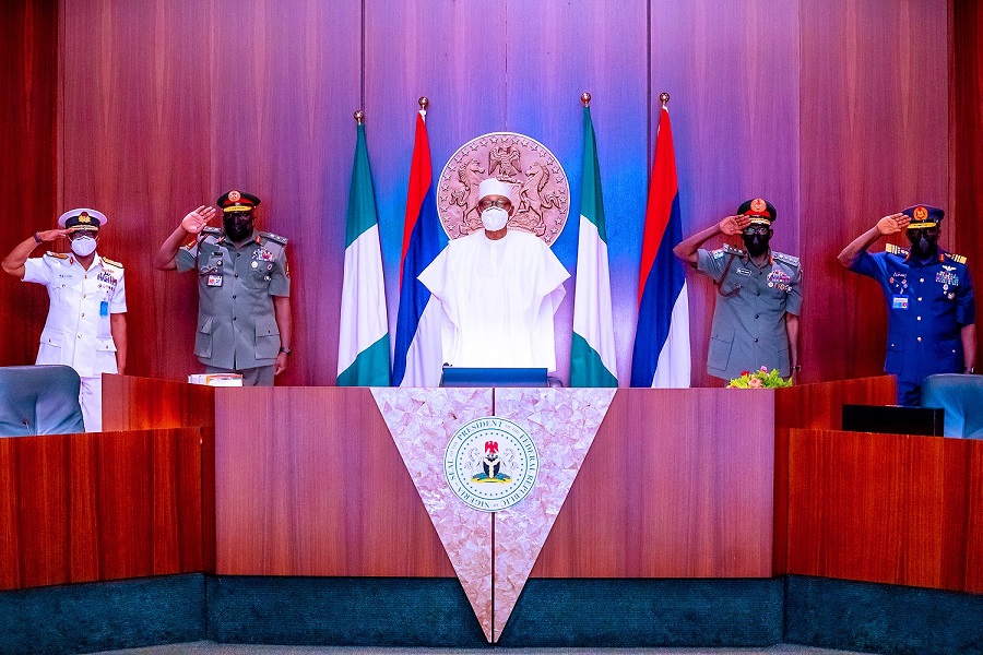 Buhari with new service chiefs