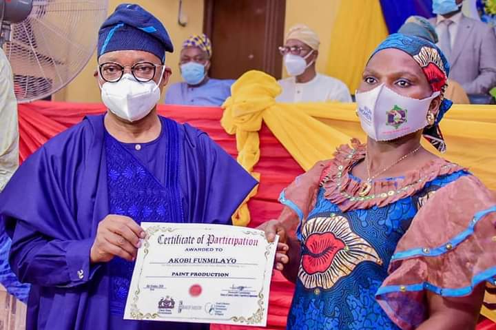 Gboyega Oyetola presenting certificate to one of the participants