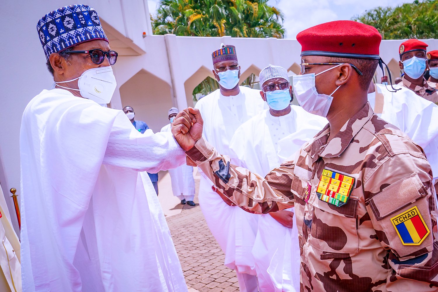 Buhari, Deby