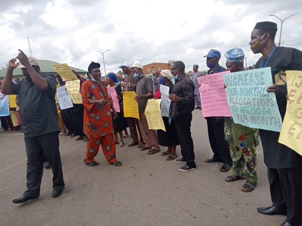 'We're dying of hunger, Oyetola has neglected us' - Osun retirees cry out