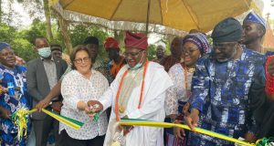 U.S. Consul General Claire Pierangelo (left) with the Ataoja of Osogbo, HRM Oba Jimoh Oyetunji Laroye and other state officials cutting the ribbon to kick off preservation project of the Osun Osogbo Sacred Grove in Osogbo.