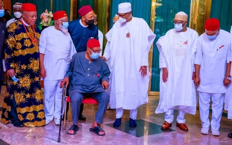 Buhari with Mbazurike Amaechi and other Igbo leaders