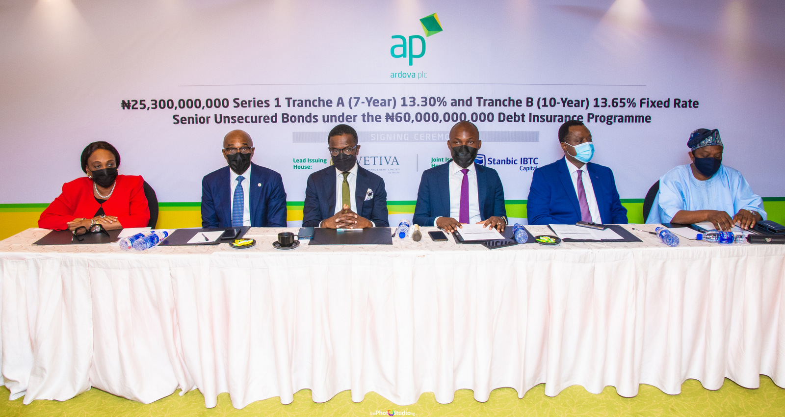 L-R: Mrs. Aniola Durosinmi – Etti Independent Non-Executive Director, Ardova Plc; Mr. Chuka Eseka - Chief Executive Officer, Vetiva Capital Management Limited; Mr. Olumide Adeosun - Chief Executive Officer, Ardova Plc; Mr. Moshood Olajide Chief Financial Officer, Ardova Plc; Mr. Eric Fajemisin - ED, Corporate And Transactional Banking Stanbic IBTC Bank and Mr. Olusola Adeeyo Independent Non-Executive Director, Ardova Plc at the signing ceremony for the Ardova Plc N25.3bn series 1 Bond issuance recently held in Lagos