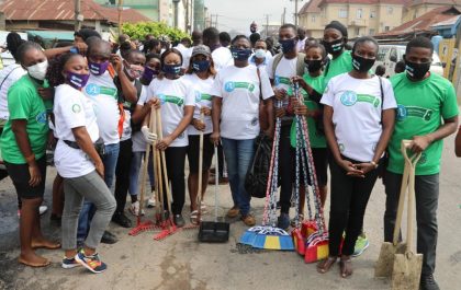 Members of the Young African Leaders Initiative (YALI) during a clean up campaign event organized to commemorate World Environment Day in Lagos.