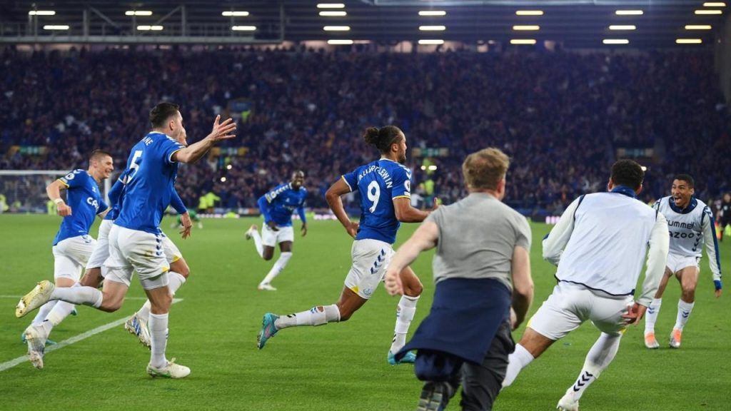 Iwobi's Everton beats Crystal Palace to keep Premier League status 