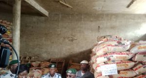 Customs intercepts 1000 bags of poisonous rice brought from India