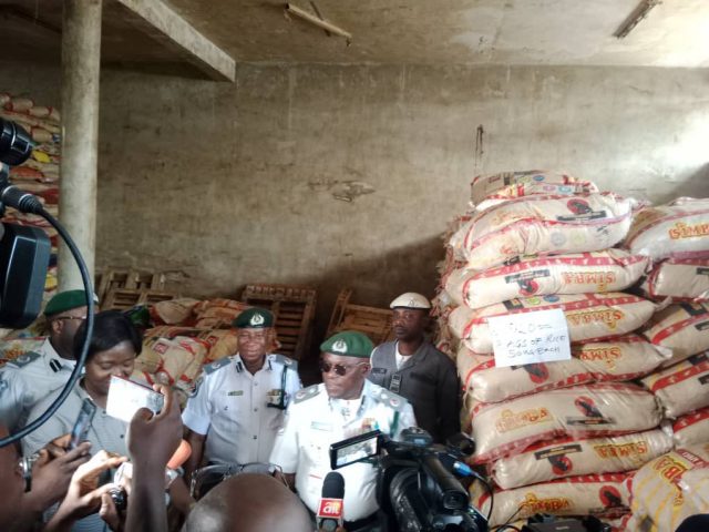Customs intercepts 1000 bags of poisonous rice brought from India