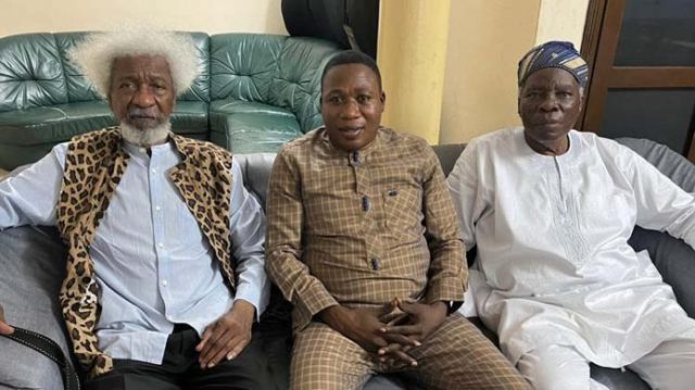Soyinka arrives Benin Republic on visit to Sunday Igboho