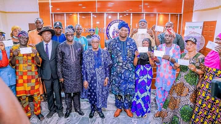 EndSARS: Oyetola presents cheques of N53.3m to victims of police brutality in Osun