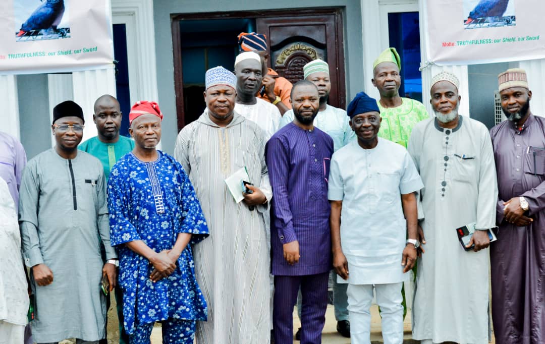 Osun: Senator Oriolowo visits Ayekooto F.M, harps on quality, educative programmes