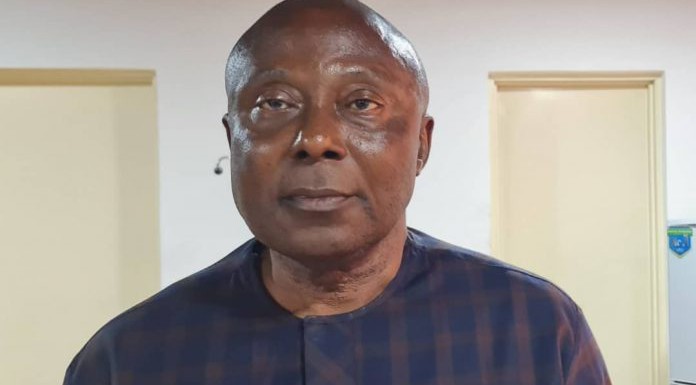 FG borrowing to pay salaries, income challenged - Acting accountant-general