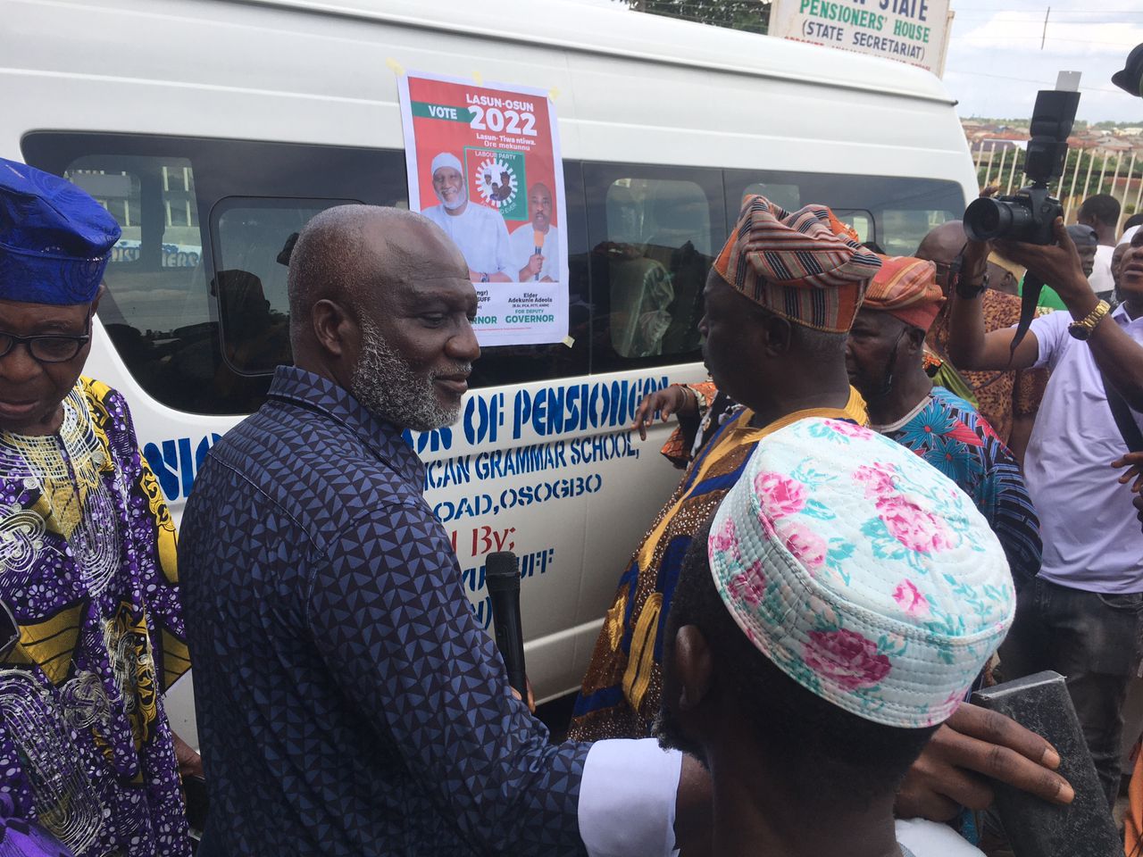 Osun 2022: Ex- reps deputy speaker, Lasun donates bus to pensioners, promises increase in pension if elected