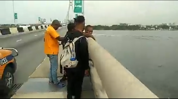 Man prevented from jumping into Lagos Lagoon (Video)