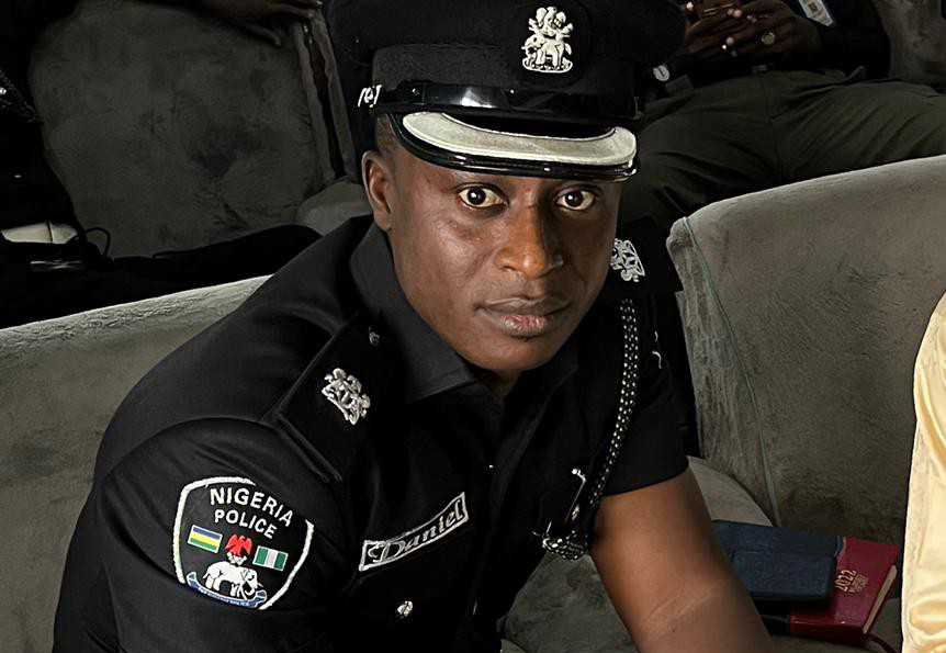 IGP hails officer who rejected $200k bribe to bury robbery case, others