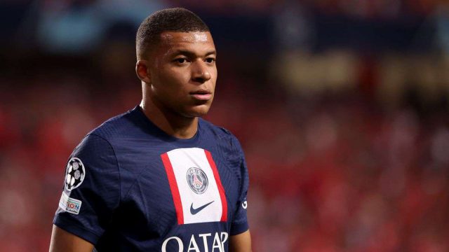 Mbappe commits future to PSG, says no plans to leave club