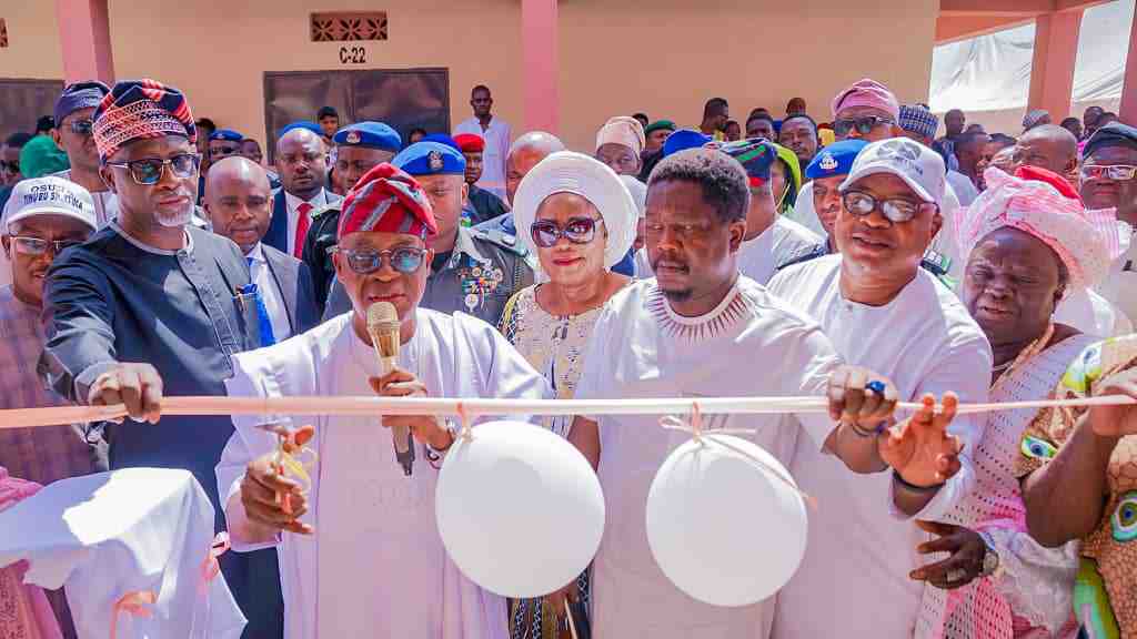 Osun: Oyetola inaugurates multi-million naira ultramodern mall in Osogbo