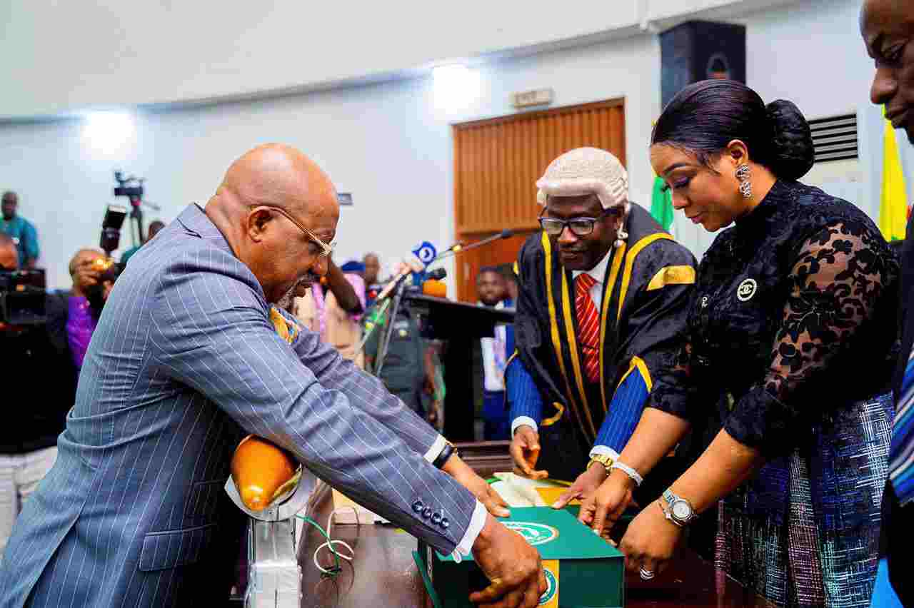 Dapo Abiodun presents N472.26bn 2023 budget to Ogun assembly