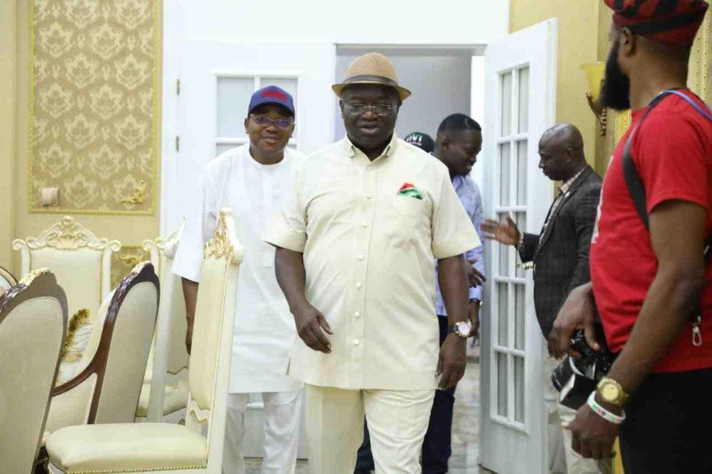PHOTOS: Ikpeazu hosts fellow G5 govs in Aba