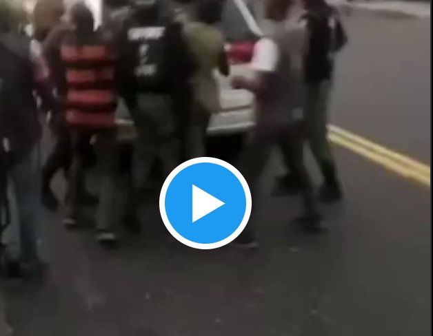 Policeman, soldier fight in Lagos [VIDEO]