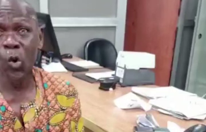 VIDEO: Man beaks down in tears inside bank over naira scarcity, says he hasn't eaten since morning