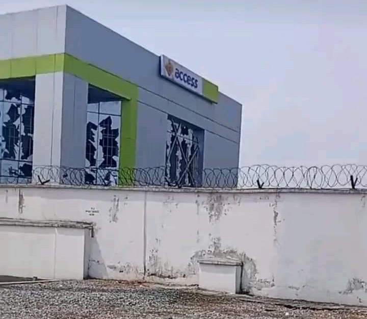Naira scarcity: Okowa appeals for calm as protesters run rampage in Delta