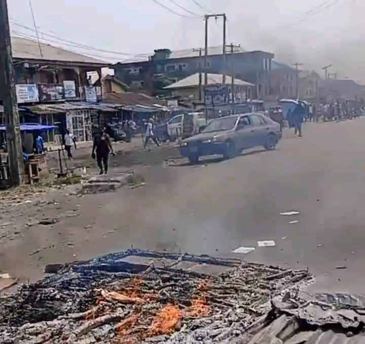 Naira scarcity: Okowa appeals for calm as protesters run rampage in Delta