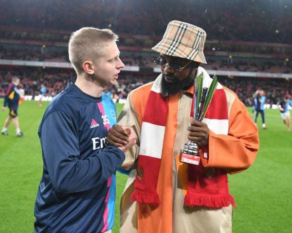Patoranking presents Arsenal's Zinchenko with player of the month award