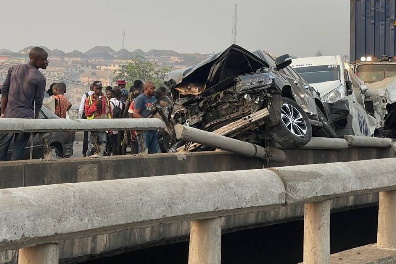 Trailer rams into multiple vehicles at Kara Bridge [PHOTOS]
