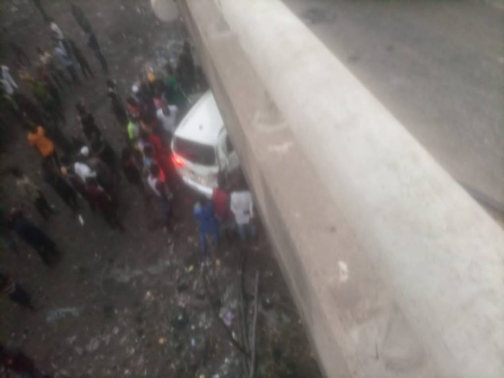 Trailer rams into multiple vehicles at Kara Bridge [PHOTOS]