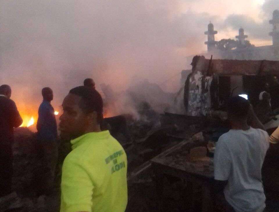 Suspected hoodlums set fire on spare parts market in Lagos