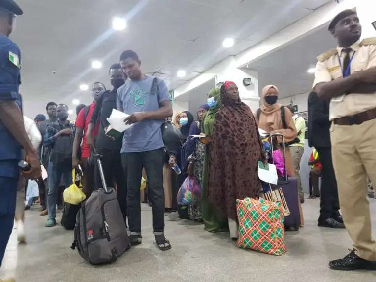 Dangote supports Nigerian returnees from Sudan with N100,000 each