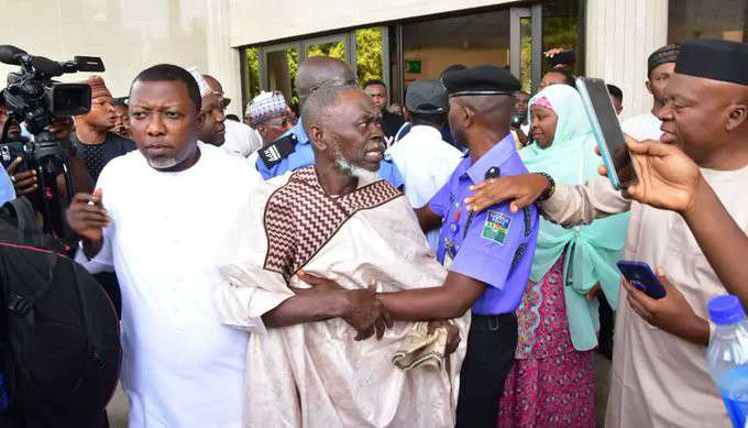 Drama as LP factional chair, Lamidi Apapa is booed at tribunal