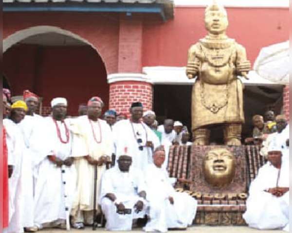 Osun monarch flees palace as youths protest mysterious deaths