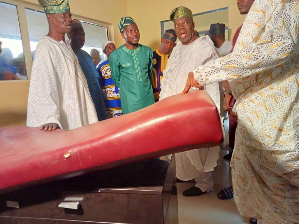 Family donates multi-million naira medical equipment to hospital in Osun