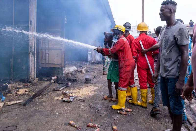 Gov Otti commiserates with Ariaria traders over fire incident