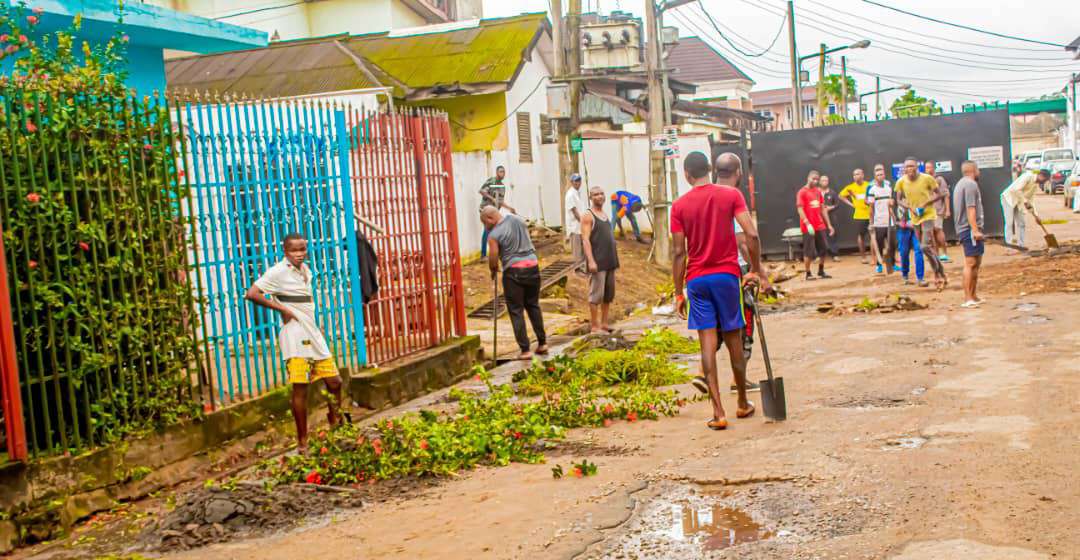 Gov Otti leads appointees to participate in cleanup, tasks Abians on clean environment