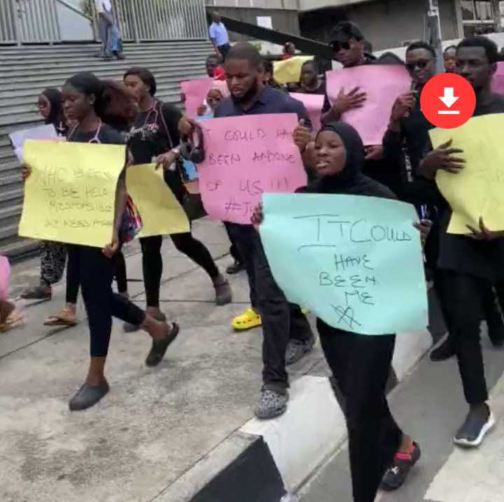 House officers in Lagos hospital protest death of colleague in elevator accident [VIDEO]