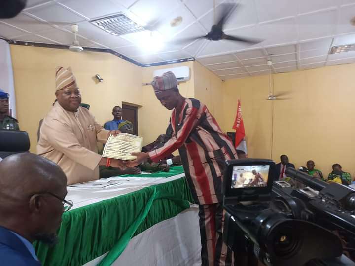 Osun: Adeleke presents N2.1bn bonds to contributory pensioners