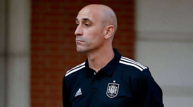 FIFA suspends Spanish FA chief for kissing Jenni Hermoso