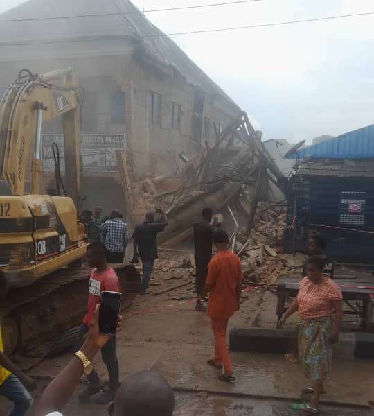 Abia govt demolishes structurally defective two-storey building in Umuahia