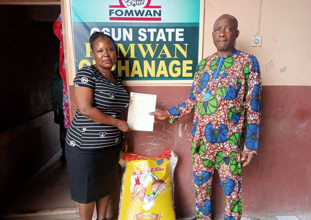 Businesswoman distributes 20 bags of rice to orphanages, widows in Osun
