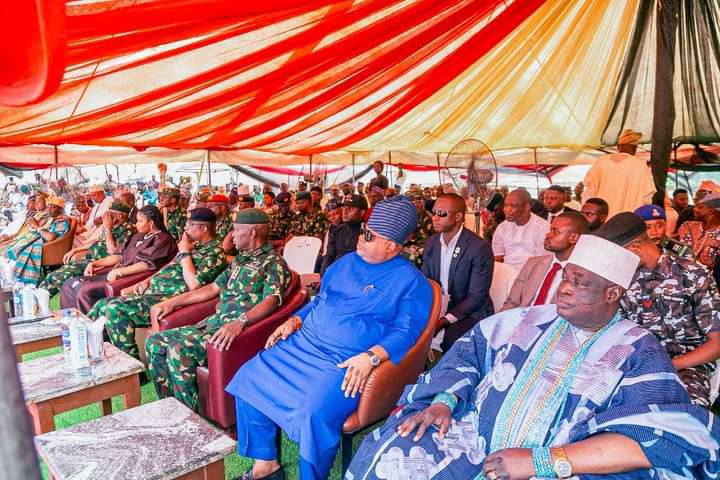 Gov Adeleke hosts Chief of Army Staff, applauds military for supporting democracy