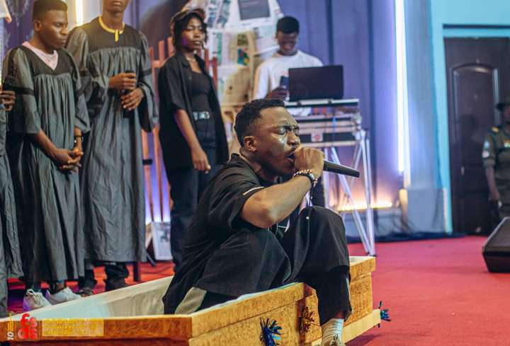 PHOTOS: Shock as gospel singer arrives stage in a coffin
