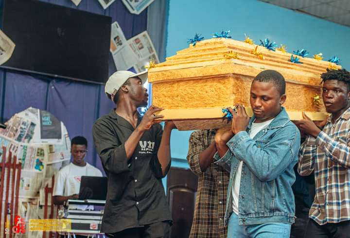 PHOTOS: Shock as gospel singer arrives stage in a coffin