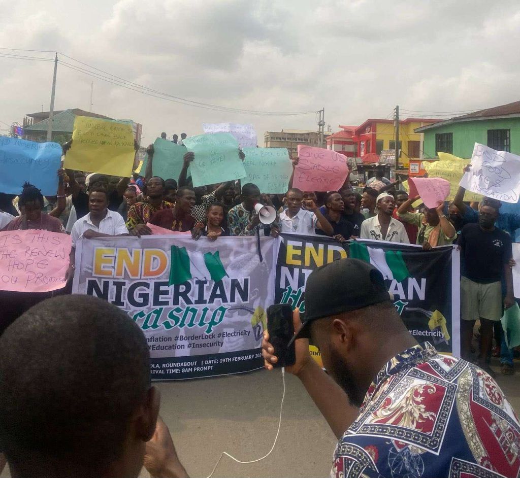 Residents chant anti Tinubu songs as cost of living protest rocks Ibadan