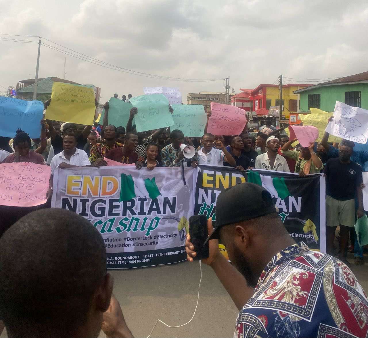 Residents chant anti Tinubu songs as cost of living protest rocks Ibadan