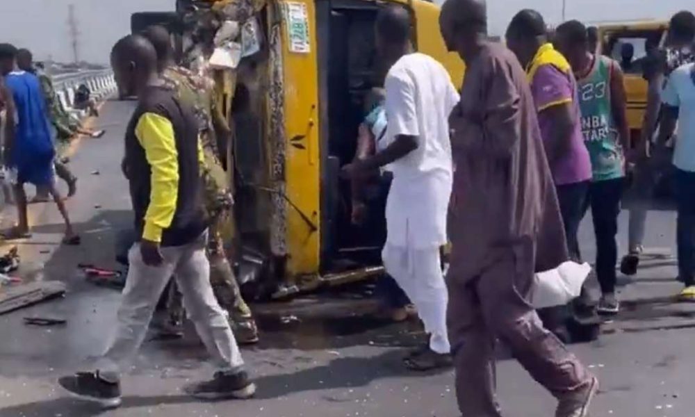 Passenger bus falls on 3rd Mainland Bridge, flings passengers into Lagoon